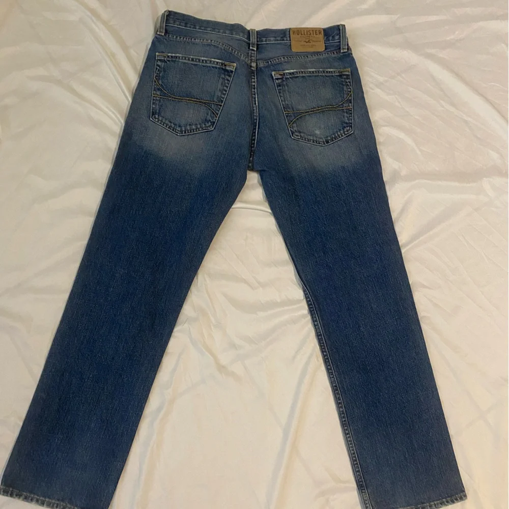 Hollister Men's Slim Straight Jeans - Blue - Picture 3 of 4